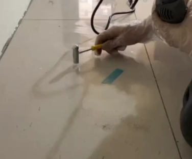 瑶海瓷砖开裂维修公司专业分享瓷砖在铺贴前如果没有沥干水分，将会导致以下问题
